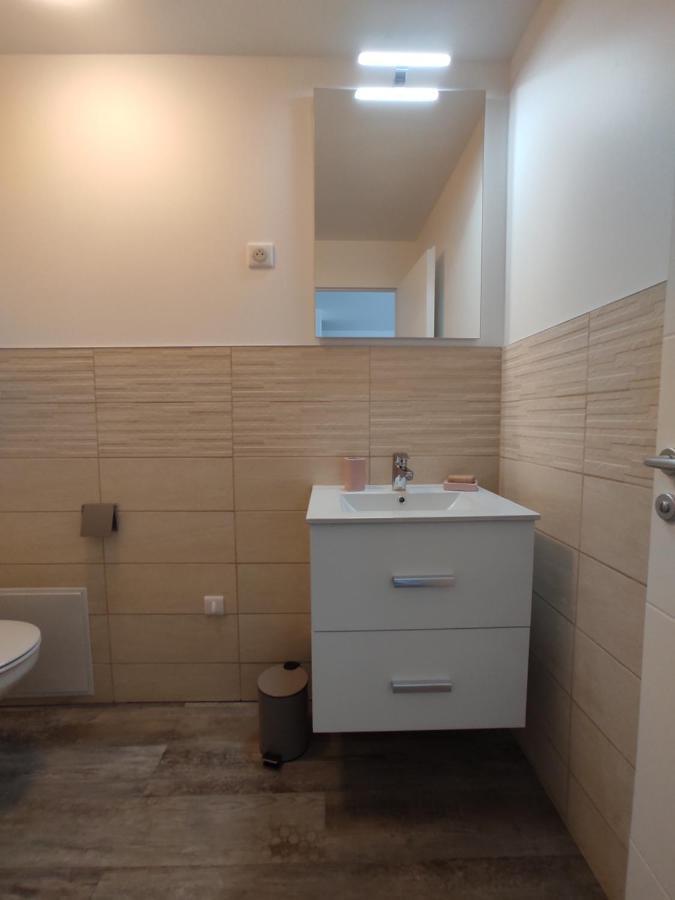 אביניון Appartement Climatise Avec Balcon,Wifi, Proche Remparts מראה חיצוני תמונה