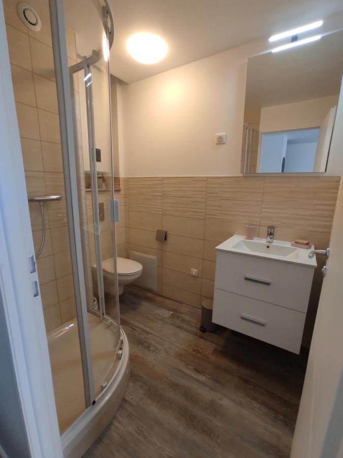 אביניון Appartement Climatise Avec Balcon,Wifi, Proche Remparts מראה חיצוני תמונה